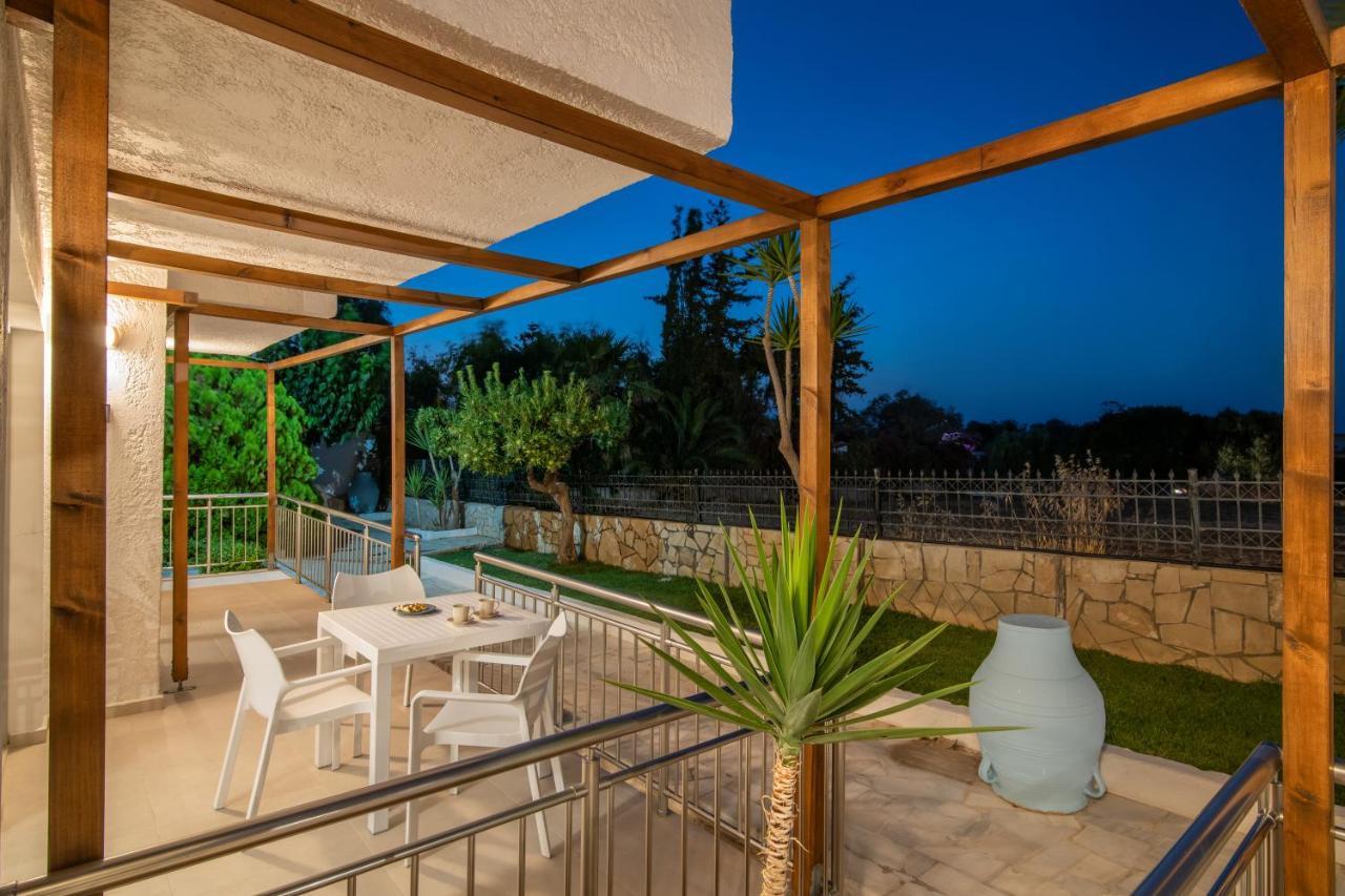 Ariadni Suites Karteros Extérieur photo